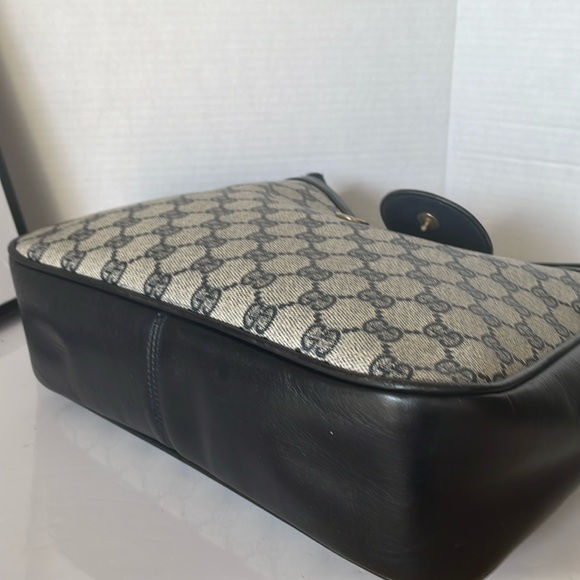 Authentic Gucci Canvas Sherry Line Shoulder Bag. - Picture 6 of 17